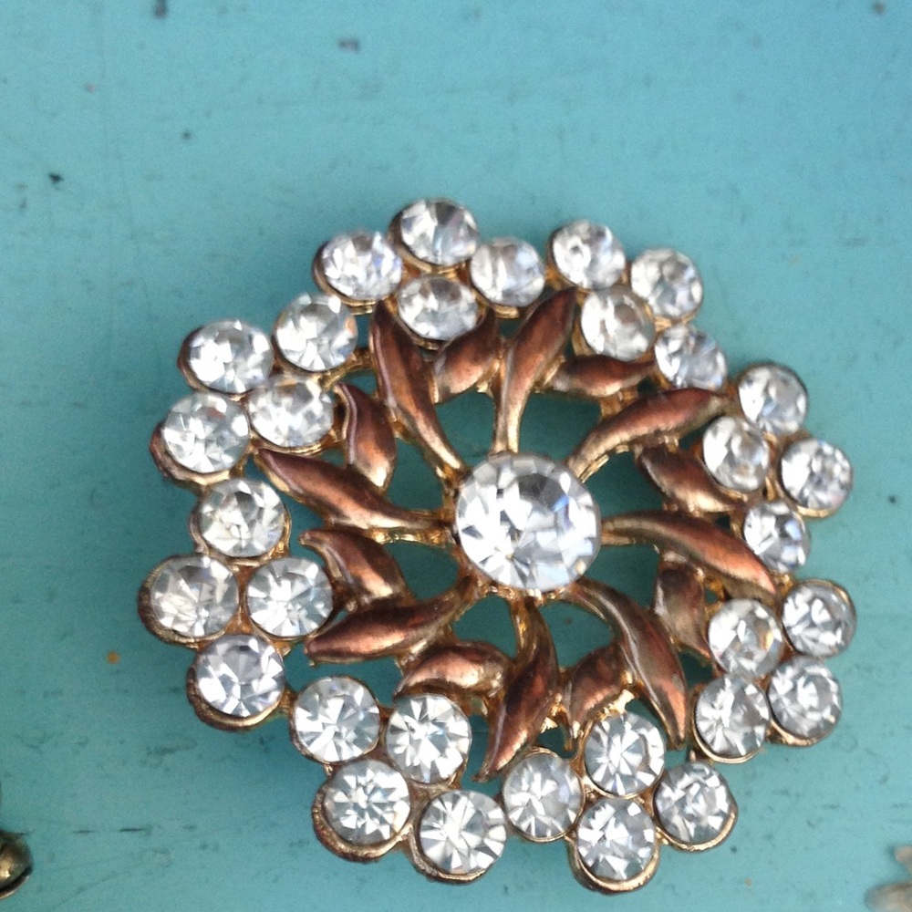 gold and cubic zirconia brooch NWOT